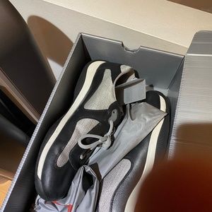 Prada sneaker 9.5
